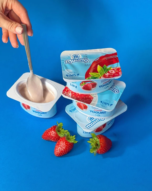 MUSAFFO - yogurt with strawberry slices, 110g (16 pcs per box) (Uzbekistan)